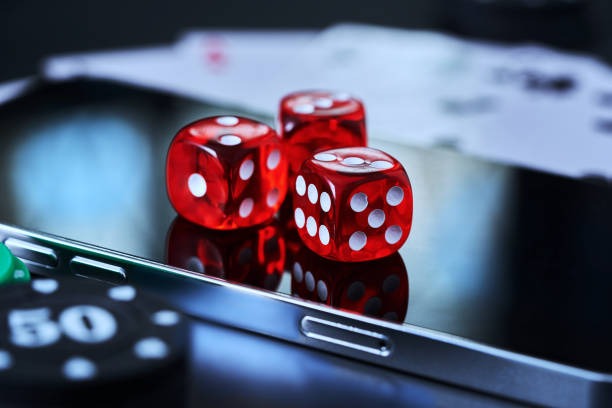 Live croupier announcing results at French Roulette table